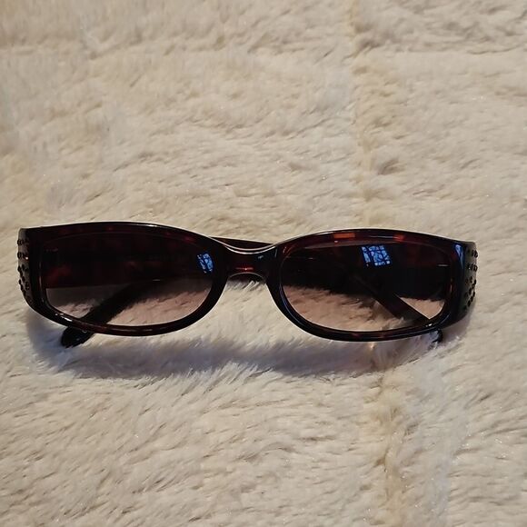 7 Pair of Stylish Black and Brown Sunglasses - Picture 4 of 8